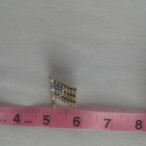 Vintage American Flag Red White And Blue Patriotic sparkly Pin - Picture 4 of 5